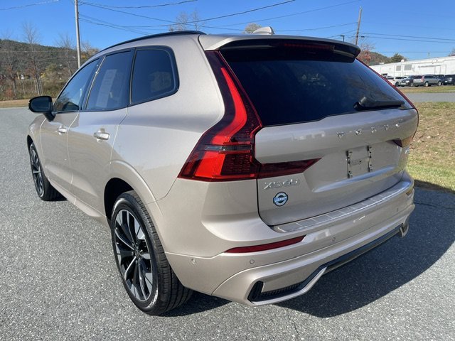 Used 2026 GOLD Volvo Plus image 3