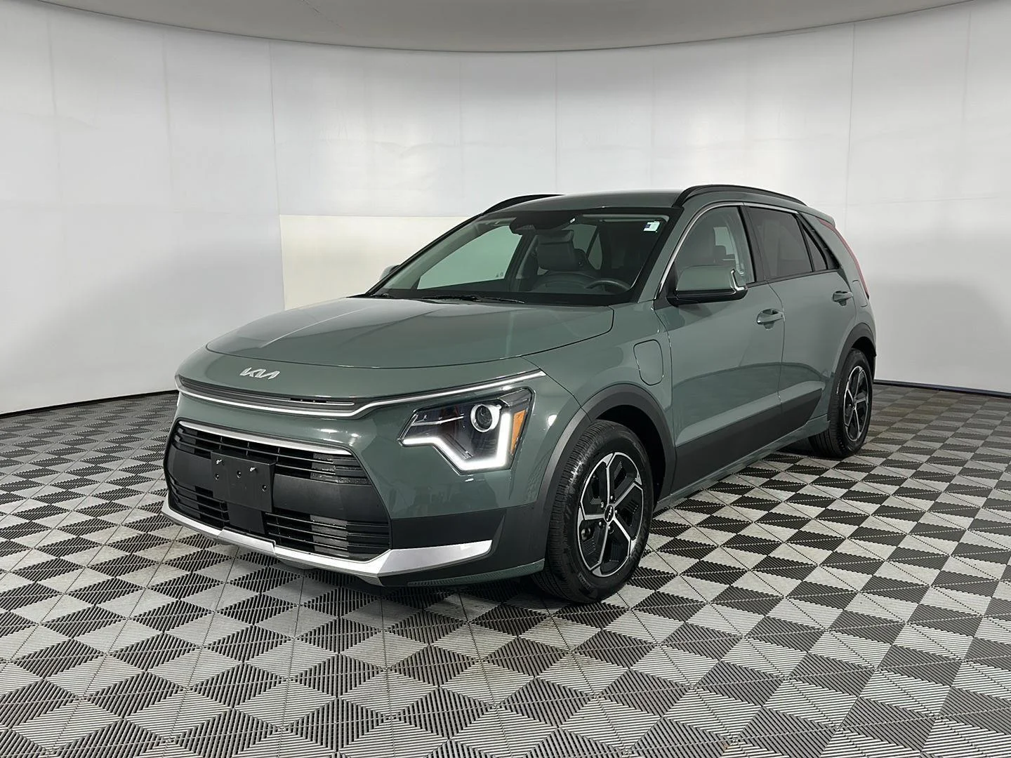 Used 2023 Cityscape Green Kia EX image 3