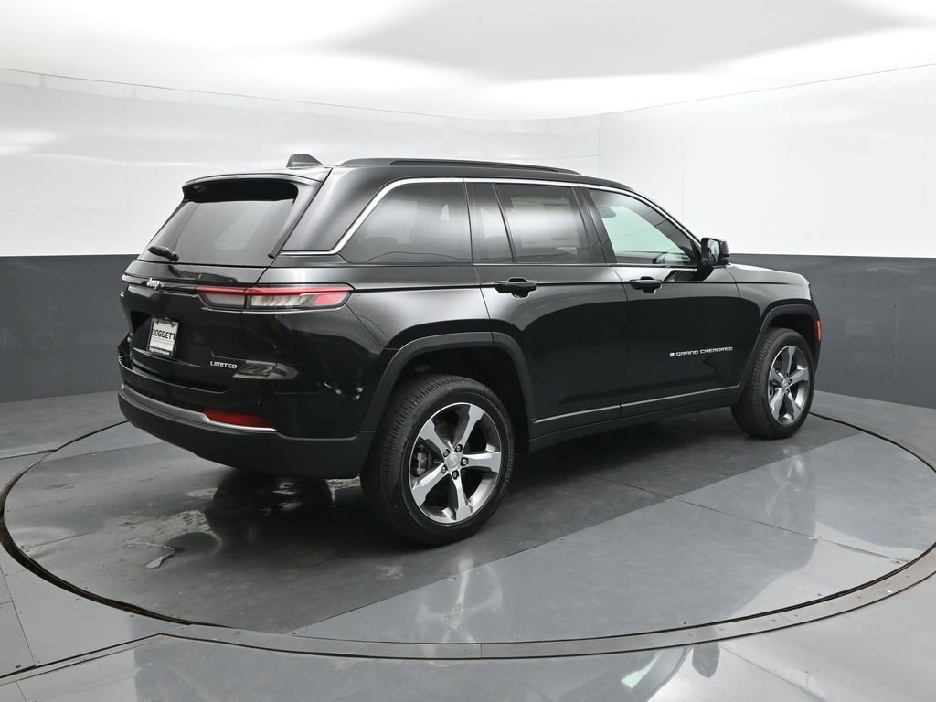 New 2026 Diamond Black Crystal Pearl-Coat Exterior Paint Jeep Limited image 11