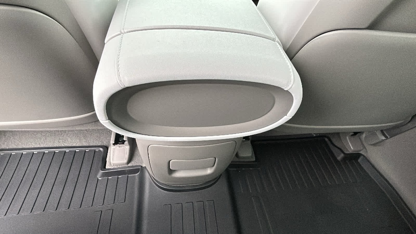 New 2026 Creamy White Pearl Hyundai SEL Premium AWD image 25