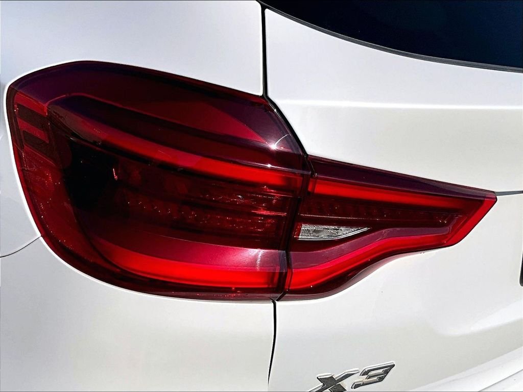 Used 2019 White BMW xDrive30i image 21