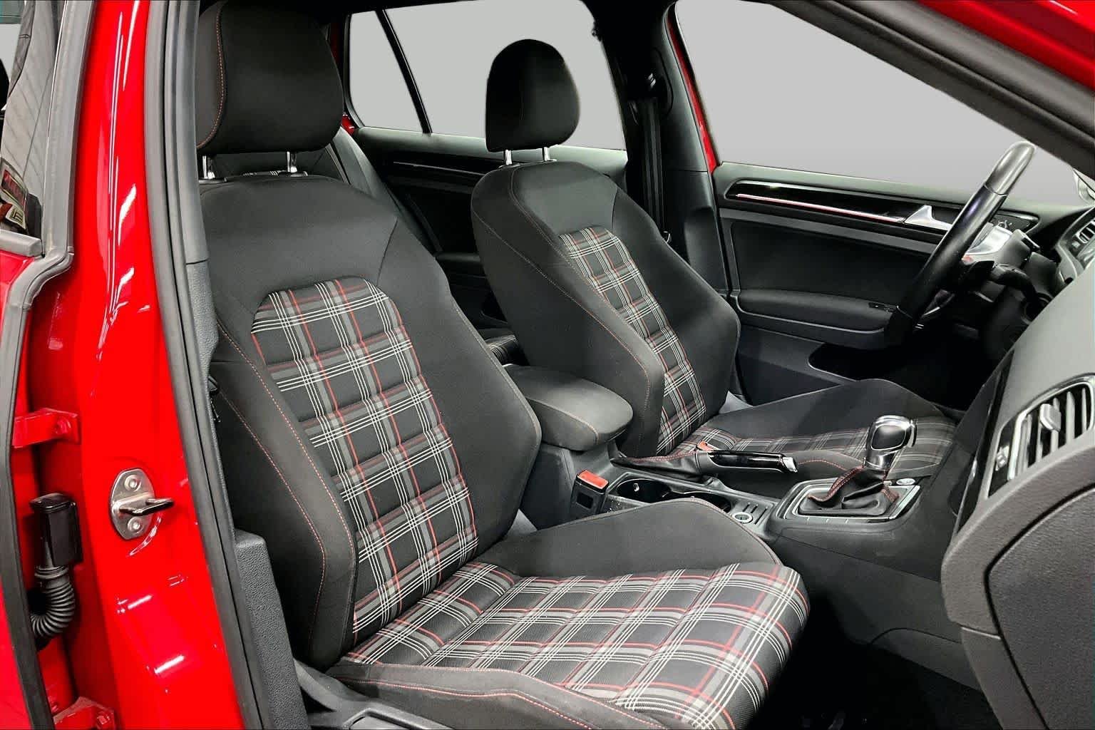 Pre-Owned 2017 Volkswagen Golf GTI Sport