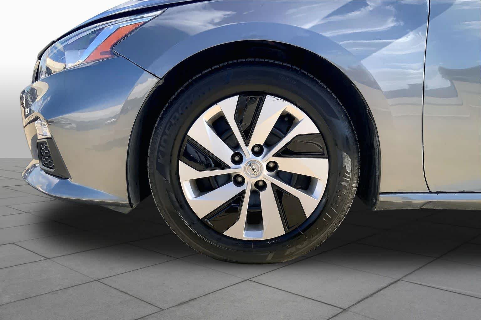 Used 2020 Gun Metallic Nissan 2.5 S image 10