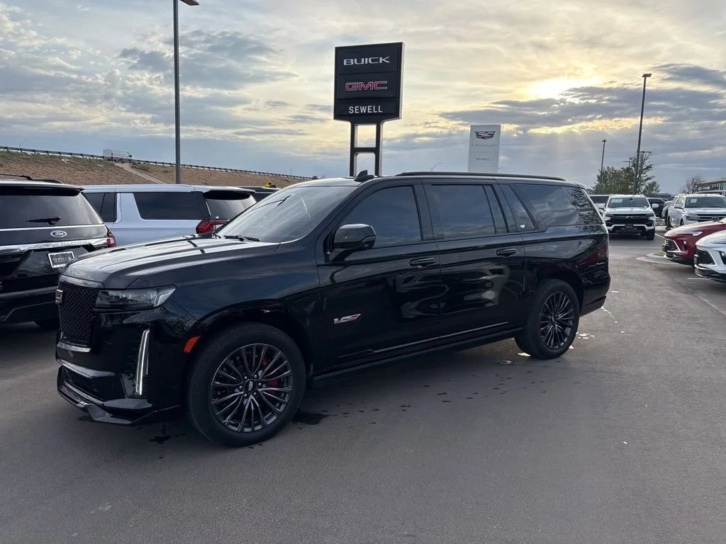 2024 Cadillac Escalade ESV V-Series's photo