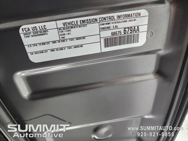 New 2025 Baltic Gray Metallic Clear-Coat Exterior Paint Jeep Limited image 35