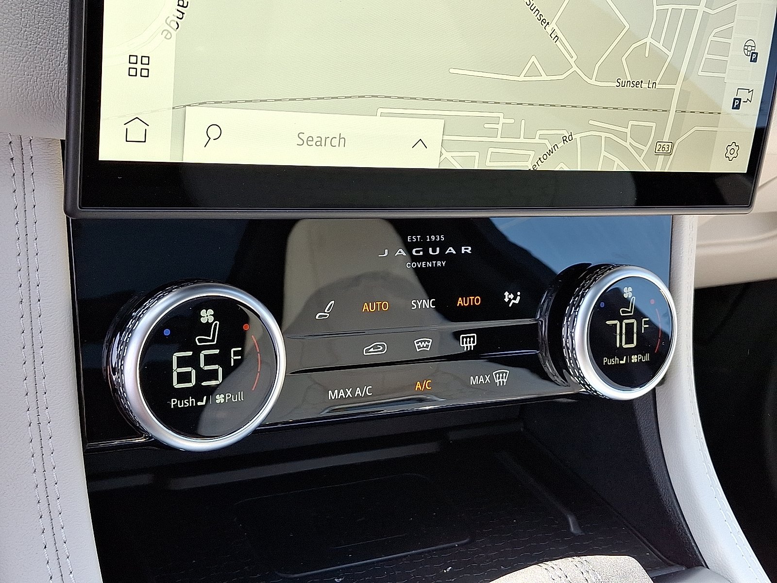 2026 Jaguar F-Pace R-Dynamic S - Photo 13