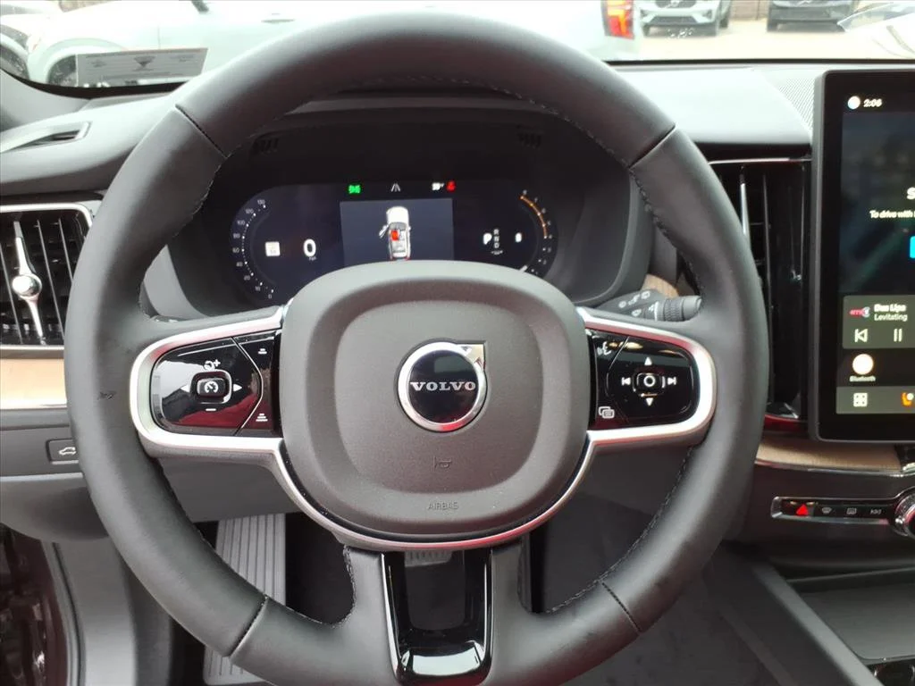 2026 Volvo XC60 Plus - Photo 14