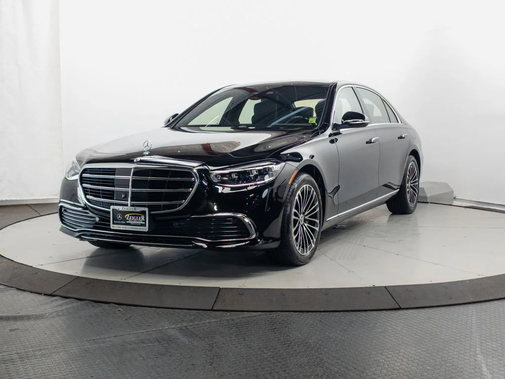 Used 2024 Black Mercedes-Benz S 580e image 3