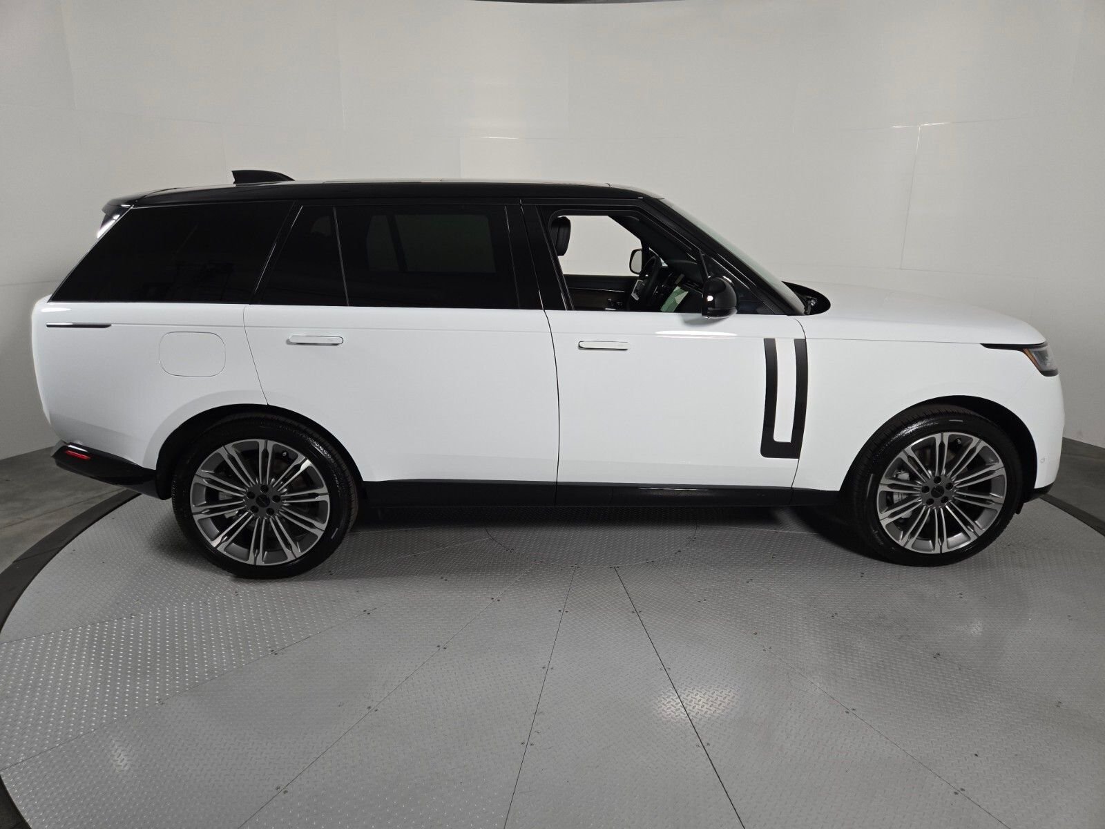 New 2026 Fuji White Land Rover SE image 6