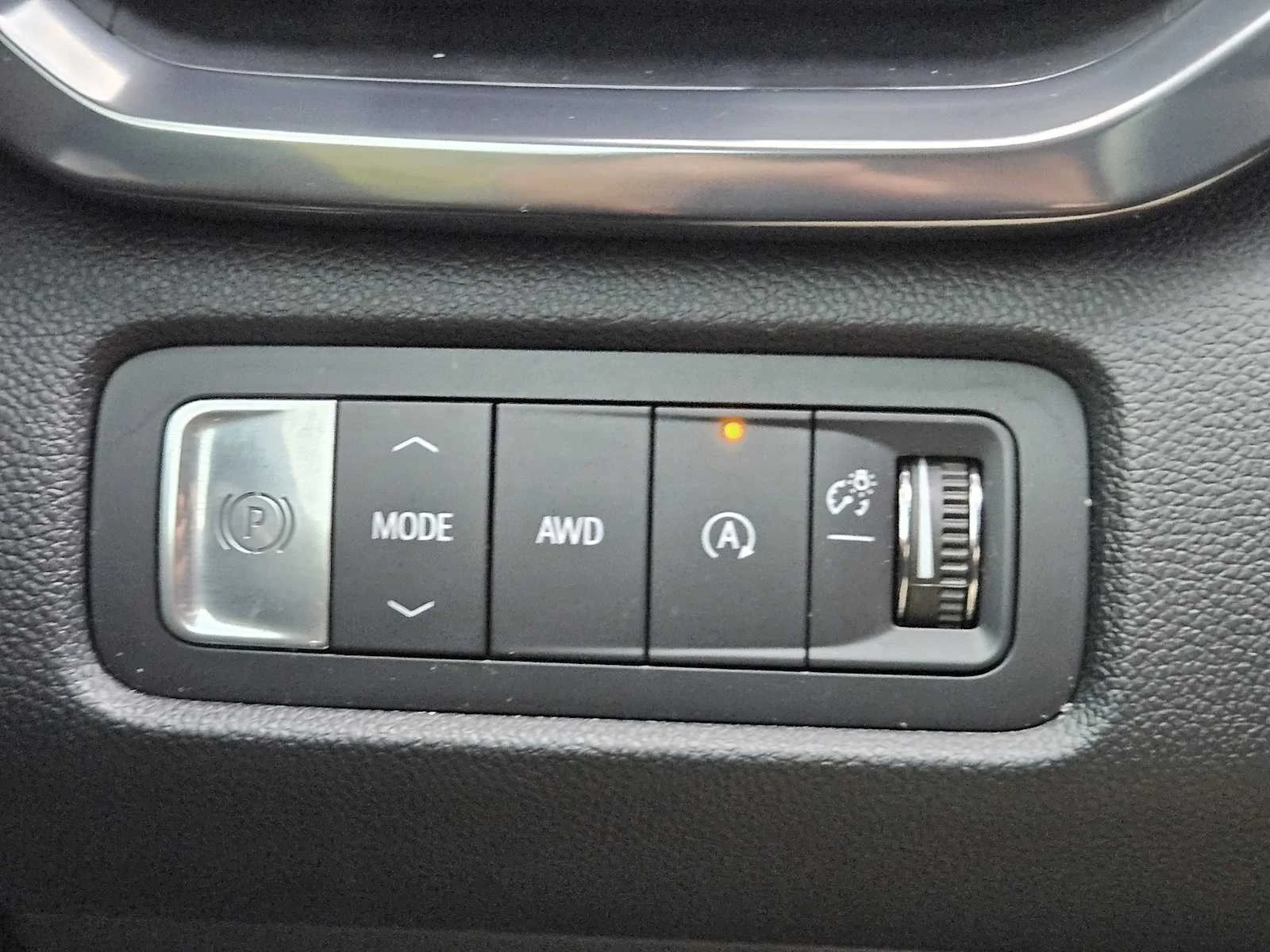 Used 2025 Summit White GMC AWD AT4 image 17