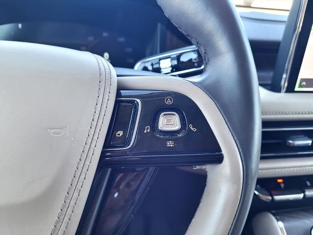 Used 2023 White Lincoln Reserve image 23