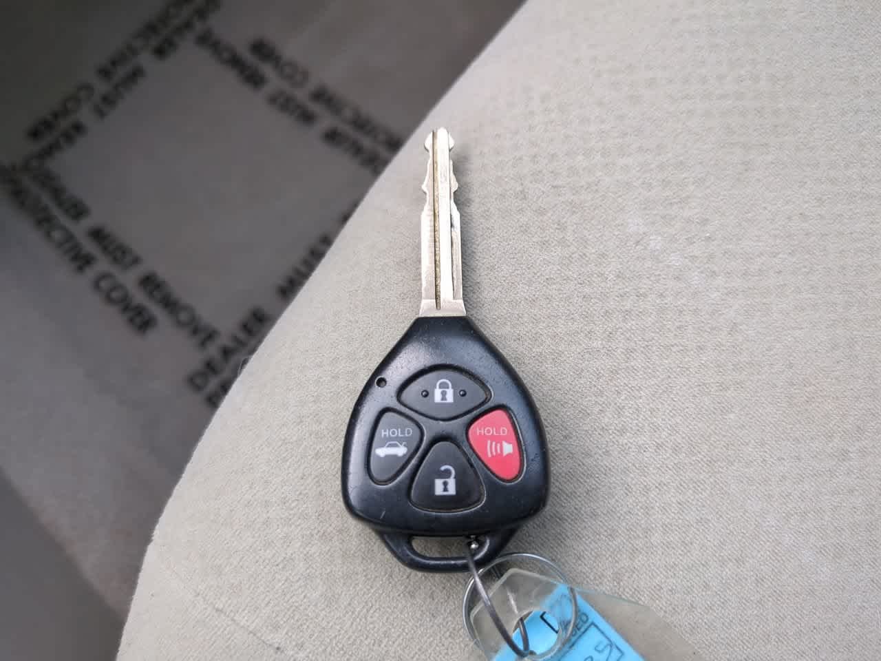 Used 2013 Tropical Sea Metallic Toyota L image 18