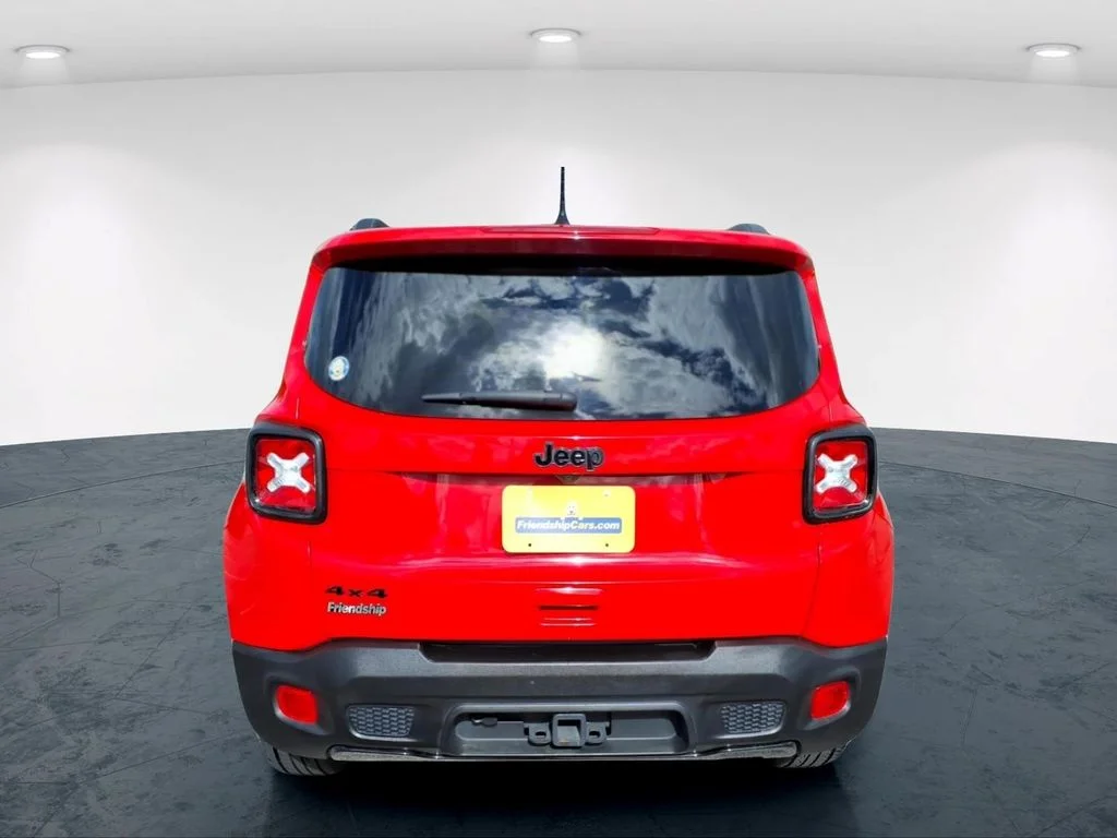 Used 2019 Red Jeep Latitude image 10