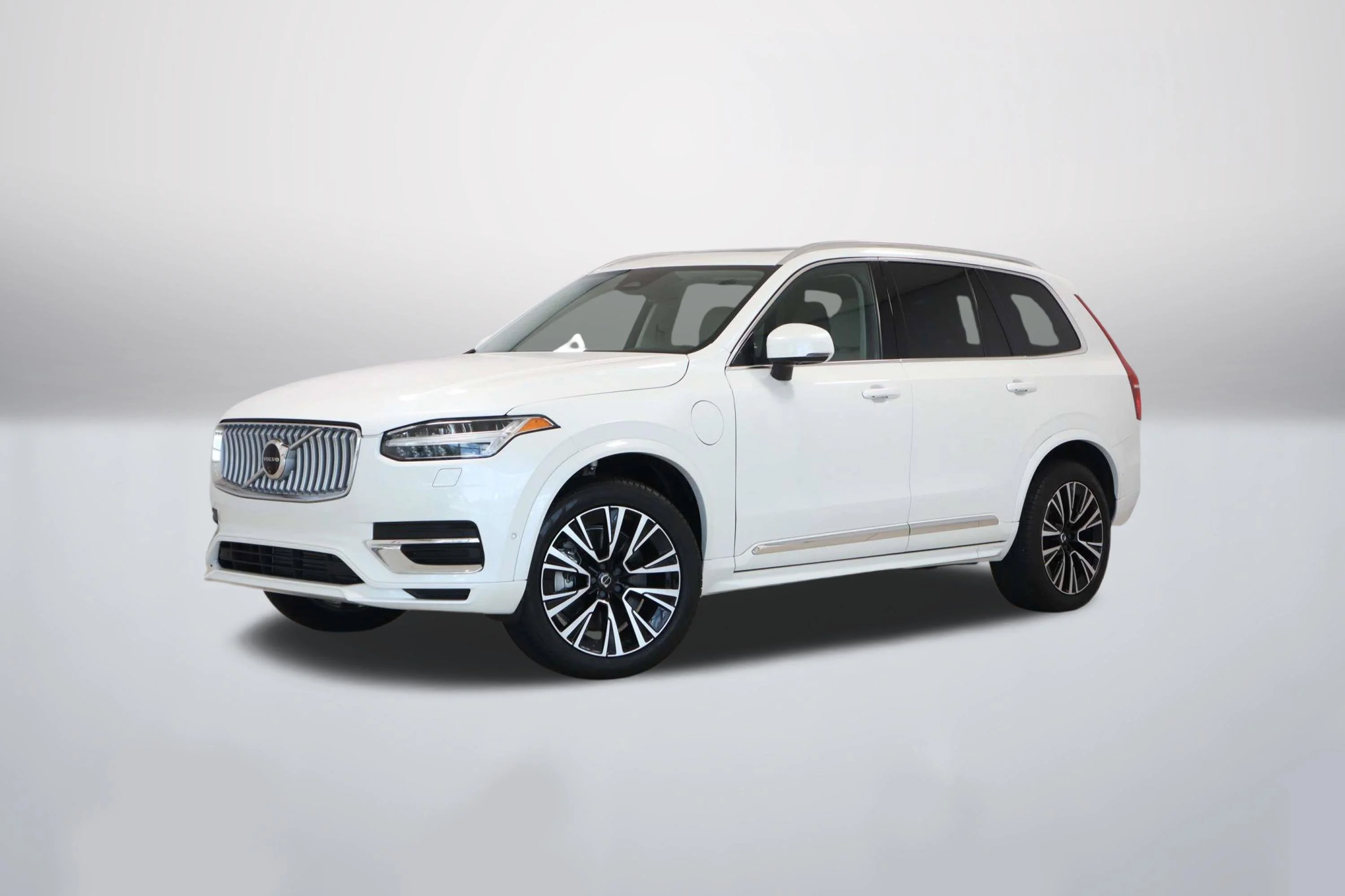 Used 2025 White Volvo Plus image 1