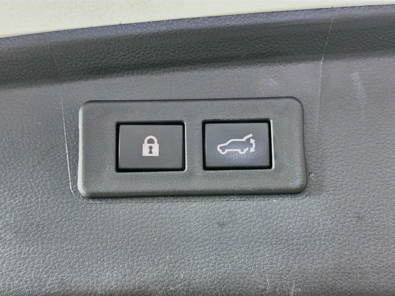 Used 2022 Crystal White Pearl Subaru Premium image 40
