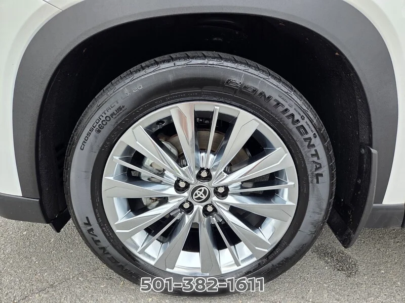 Used 2024 Pearl TOYOTA PLATINUM AWD image 25