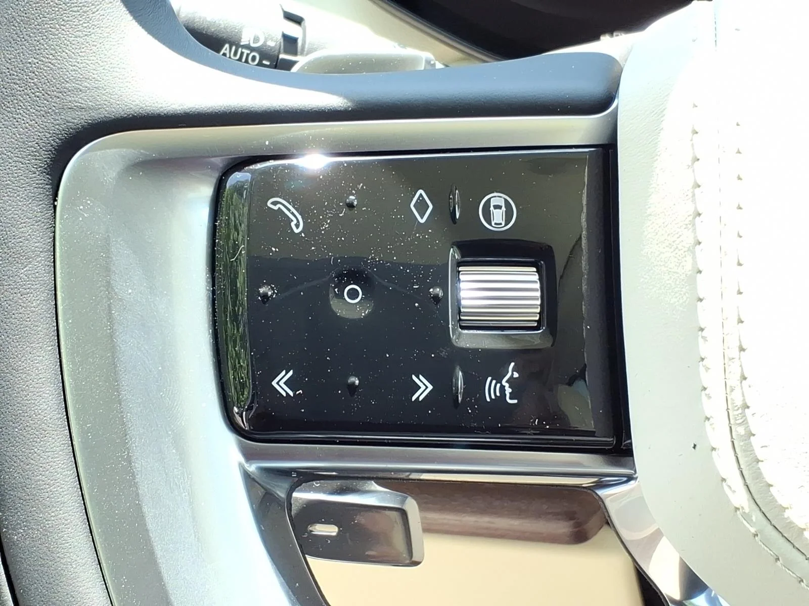 New 2026 Santorini Black Land Rover SE image 16