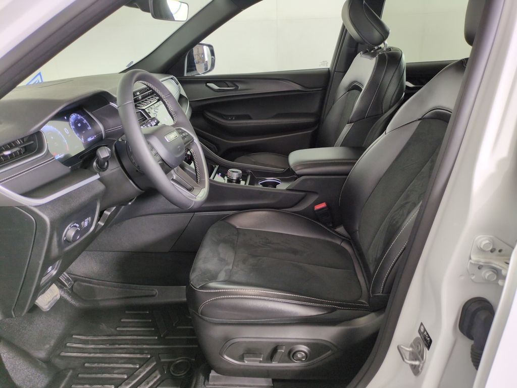 Used 2025  Jeep Altitude X image 12