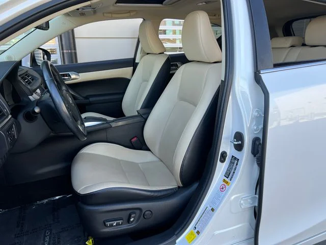 Used 2016 Eminent White Pearl Lexus  image 37