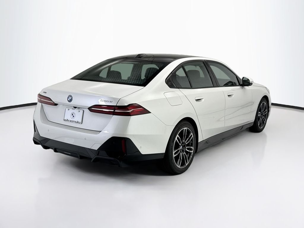New 2027 White Metallic BMW 550e xDrive image 5