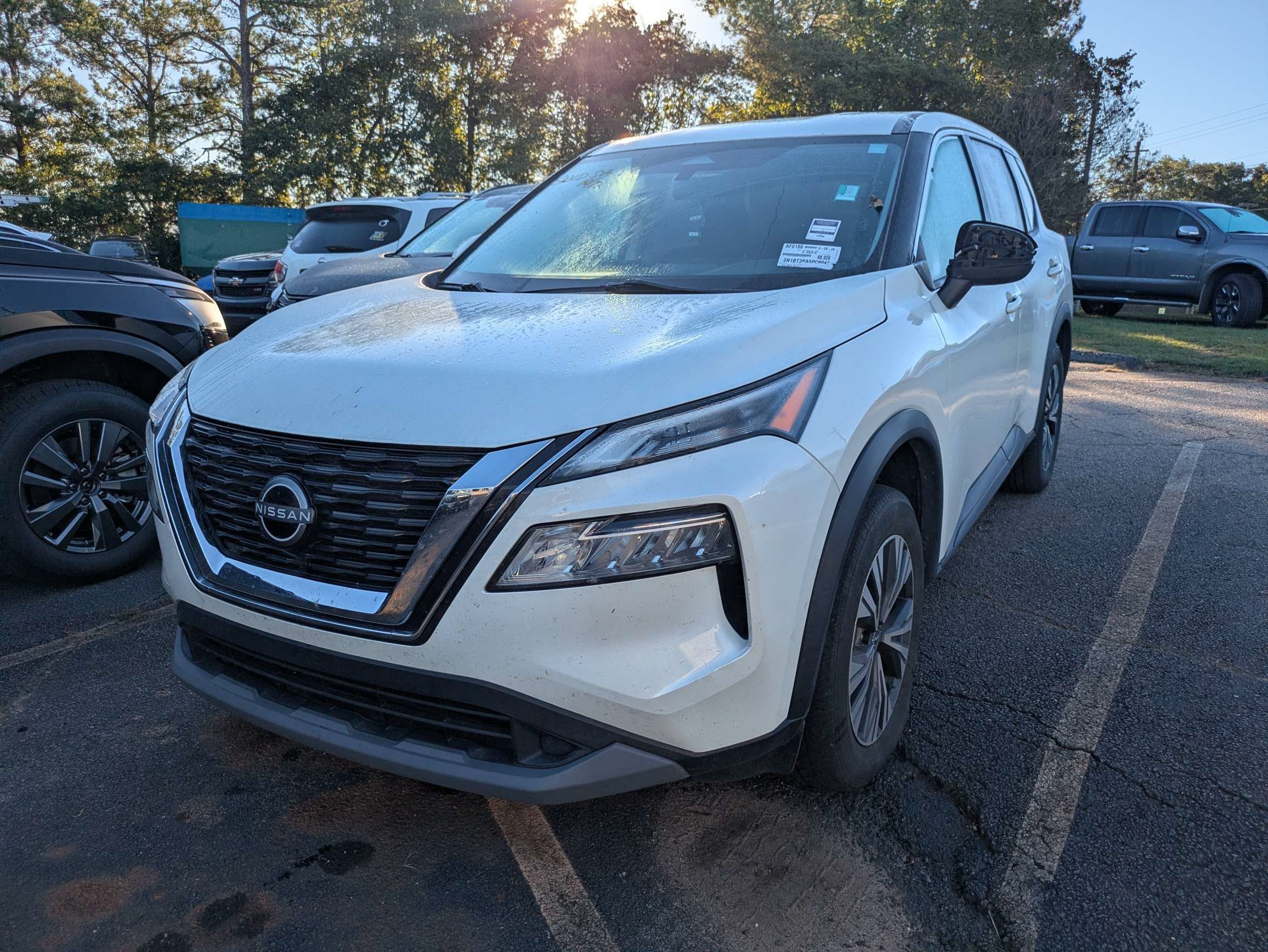 Used 2023 White Nissan SV image 3