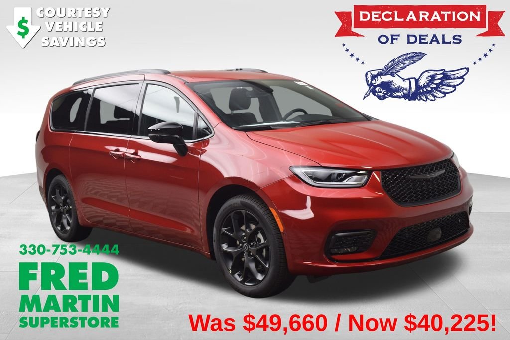 2026 Chrysler Pacifica Select's photo