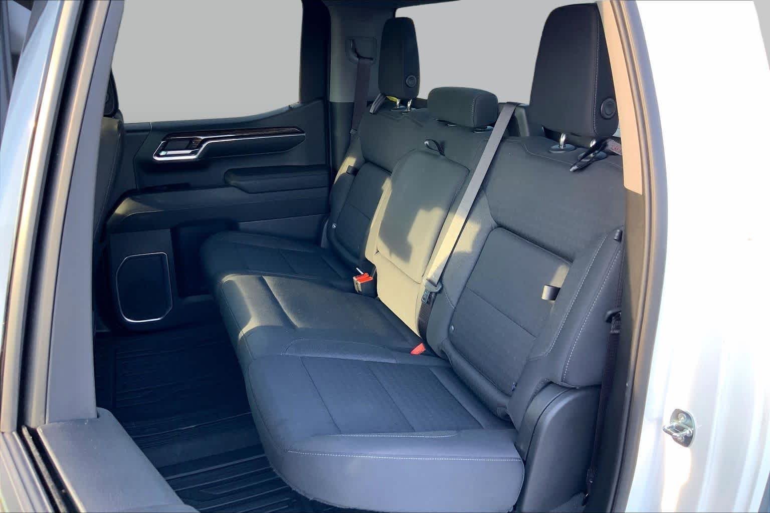 Used 2023 Summit White GMC Elevation image 19