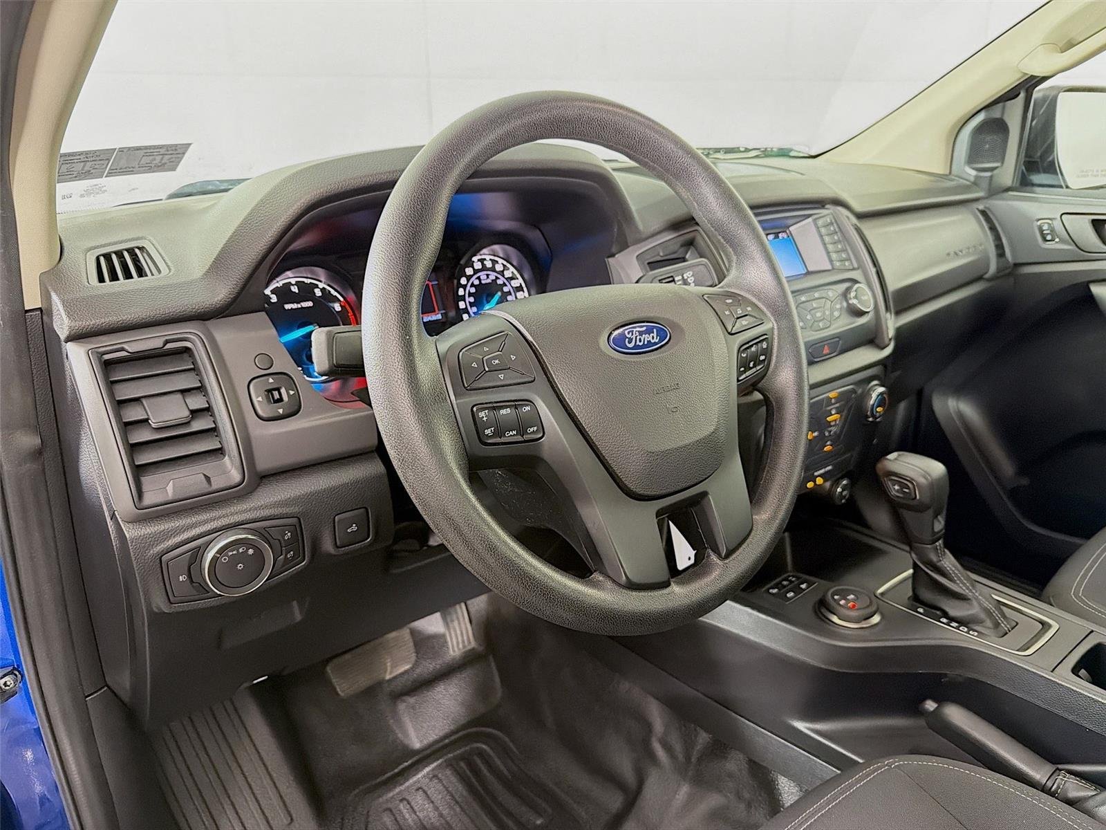 Used 2020 Lightning Blue Ford XL image 16