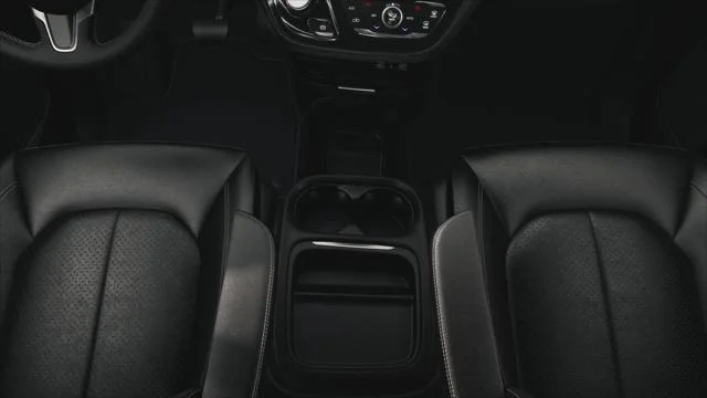 New 2027 Diamond Black Crystal Pearl-Coat Exterior Paint Chrysler Select image 4