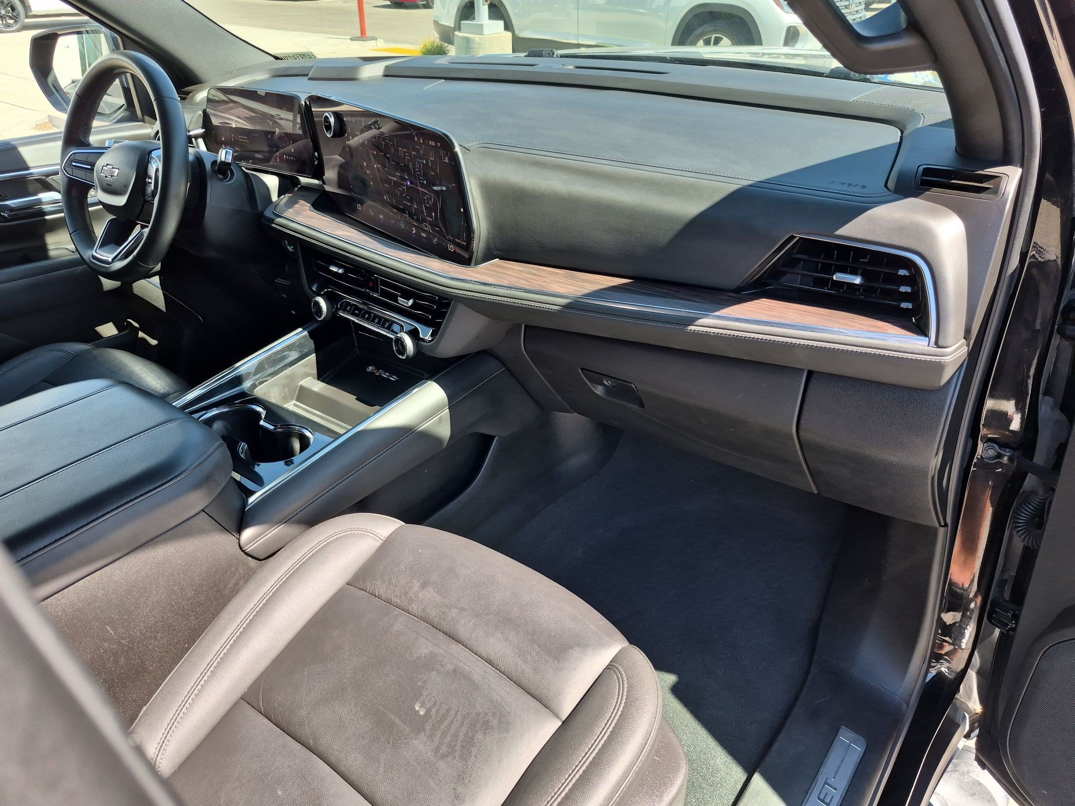 Used 2025 Black Chevrolet Z71 image 33