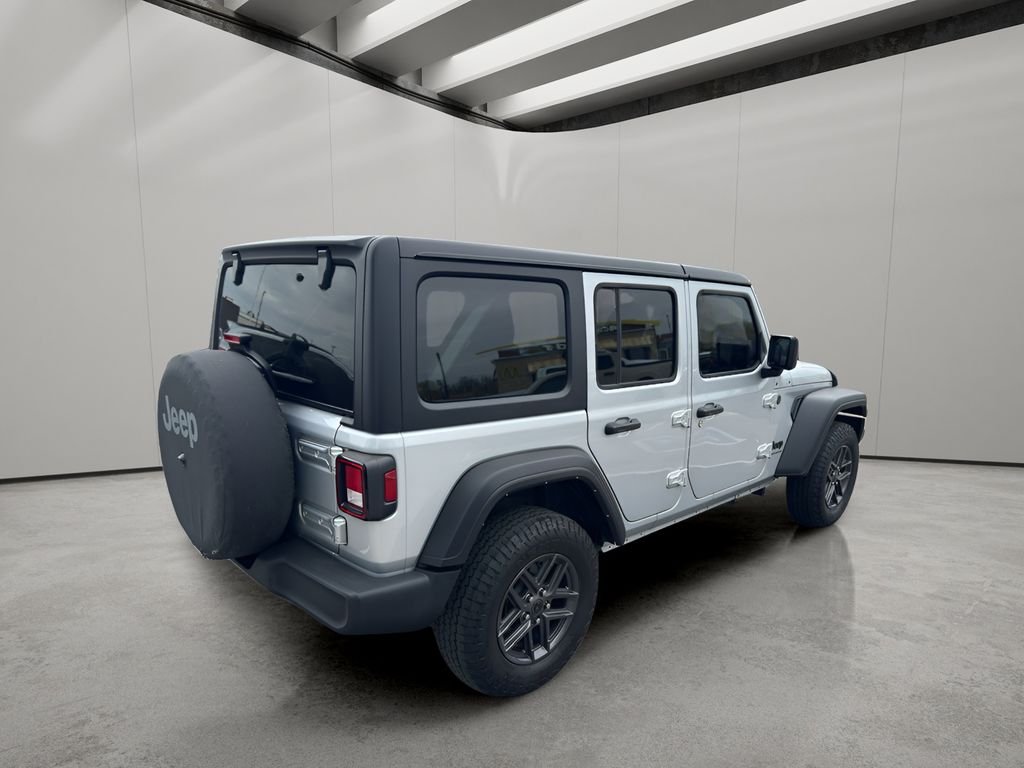 Used 2024 Silver Zynith Clearcoat Jeep Sport S image 5