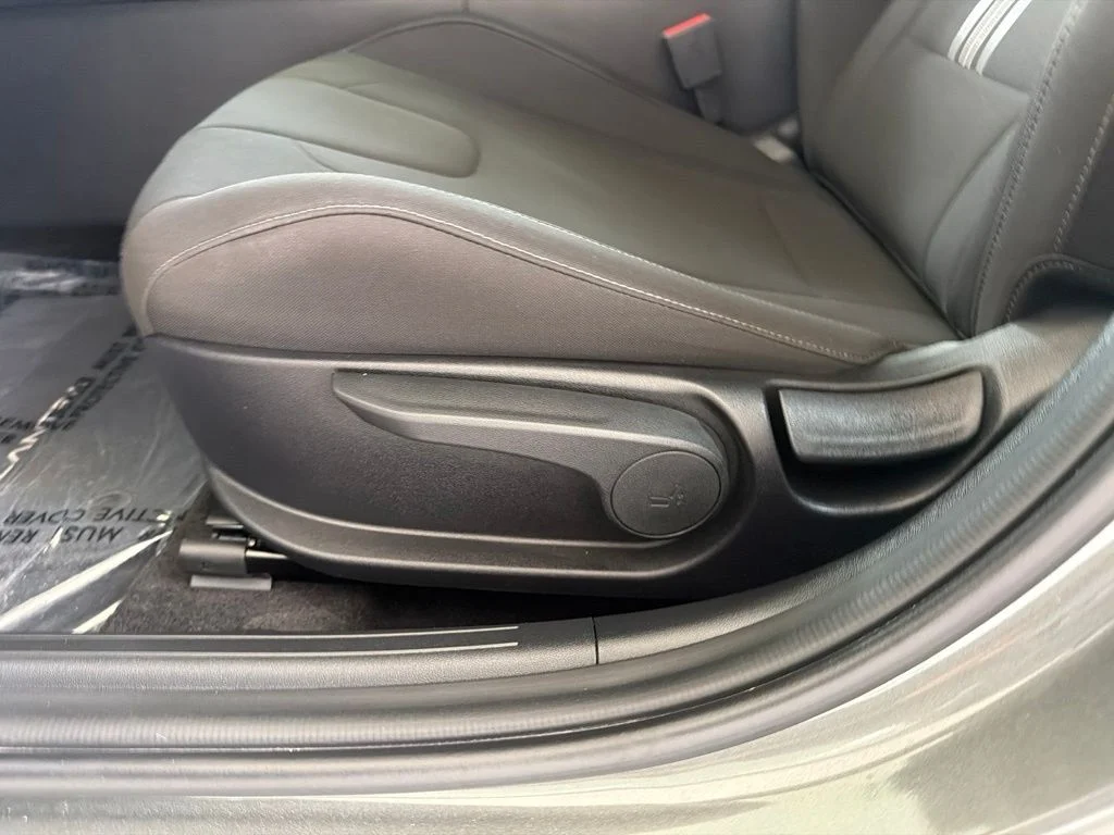 Used 2025 Gray Hyundai SEL Sport image 47