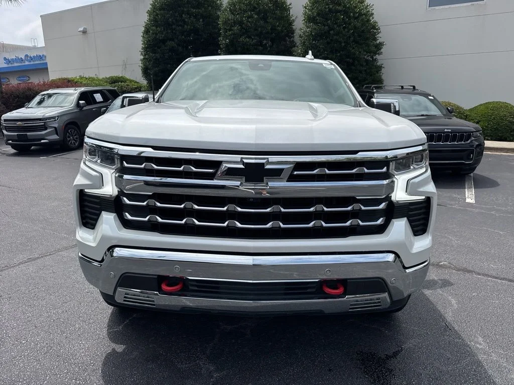 Used 2022 Iridescent Pearl Tricoat Chevrolet LTZ image 9
