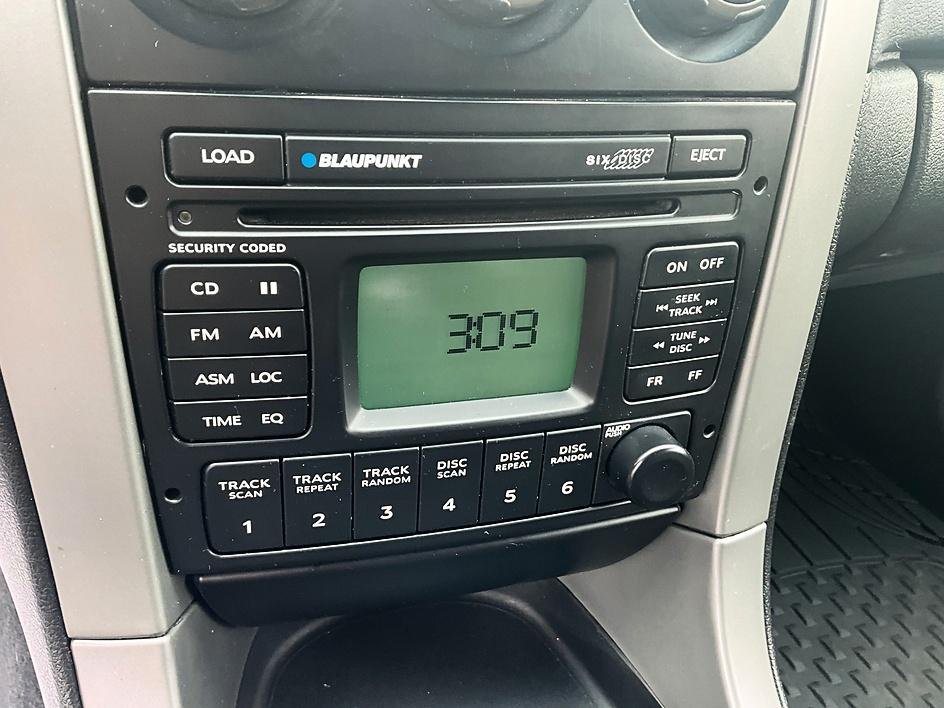 Used 2006 Gray Pontiac Base image 21