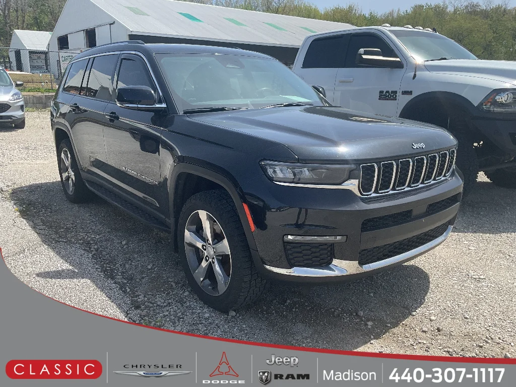 Used 2021 Diamond Black Crystal Pearl Coat Jeep Limited image 1