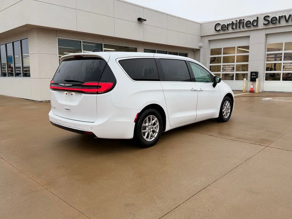 Used 2024 White Chrysler Touring L image 4