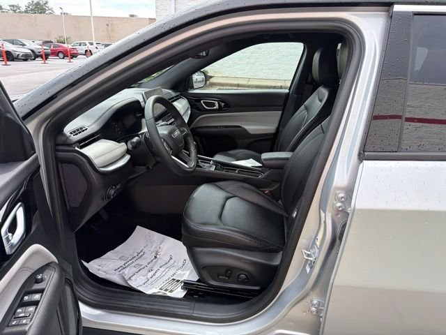 Used 2025 Silver Jeep Limited image 26