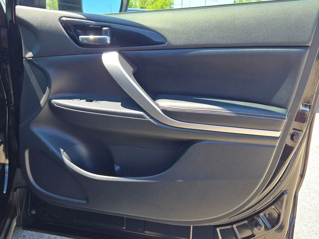 Used 2025 Black Mitsubishi SE image 8