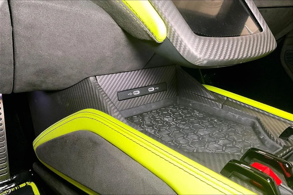 2025 Lamborghini Revuelto Base - Photo 29