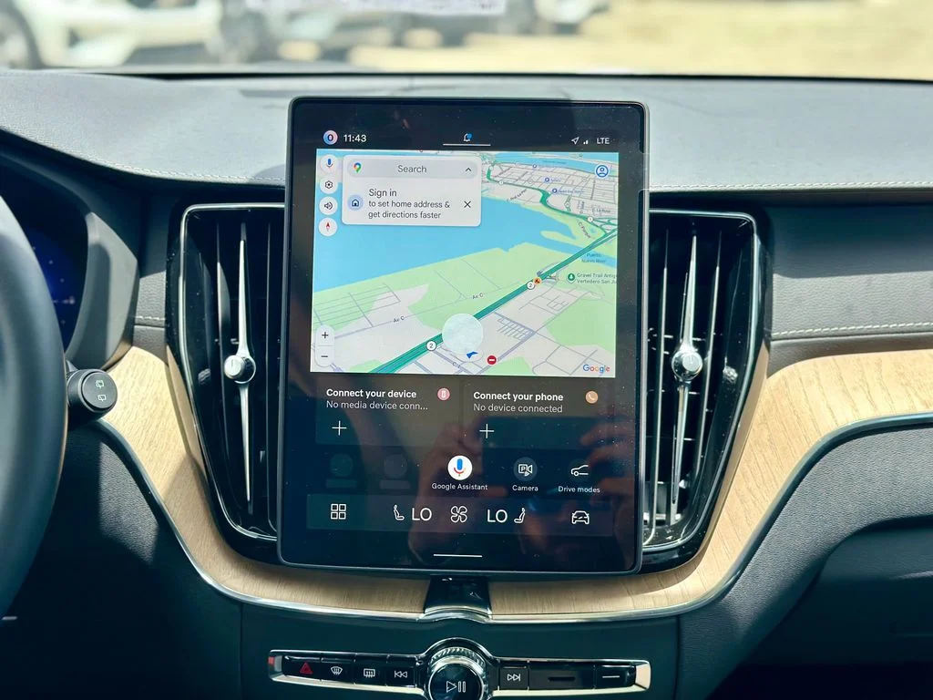New 2026 Black Volvo T8 Ultra image 12