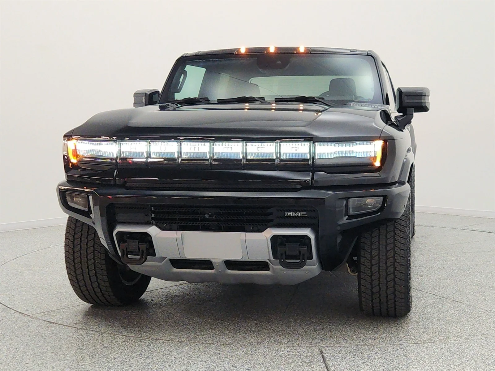 Used 2025 Void Black GMC e4WD Crew Cab 3X image 2