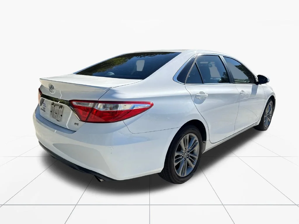 Used 2016 Super White Toyota SE image 8