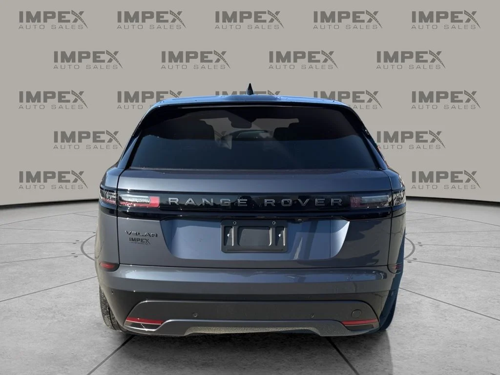 Used 2024 Gray Land Rover Dynamic SE image 4