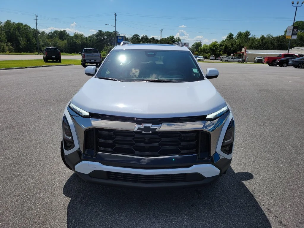 New 2026 Polar White Tricoat Chevrolet ACTIV image 9