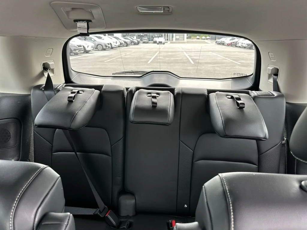 Used 2024 Silver Nissan SL image 30