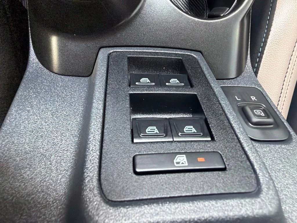 Used 2023 Azure Gray Metallic Ford Wildtrak image 19