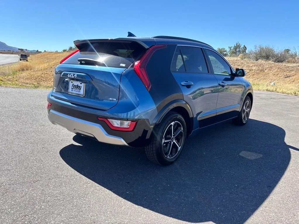 Used 2024 Blue Kia SX image 5