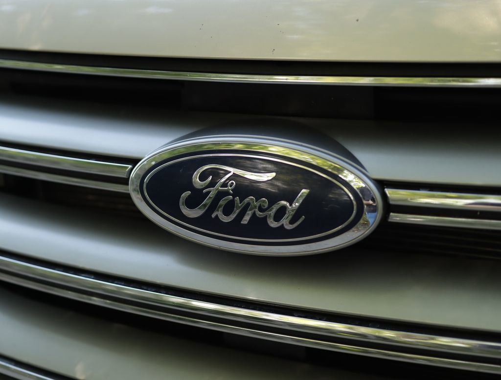 Used 2017 White Ford SEL image 33