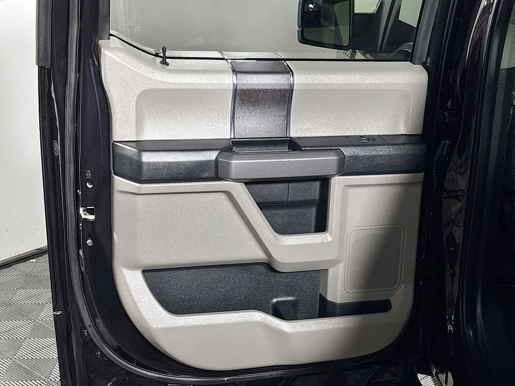 Used 2019 Black Ford XLT image 18