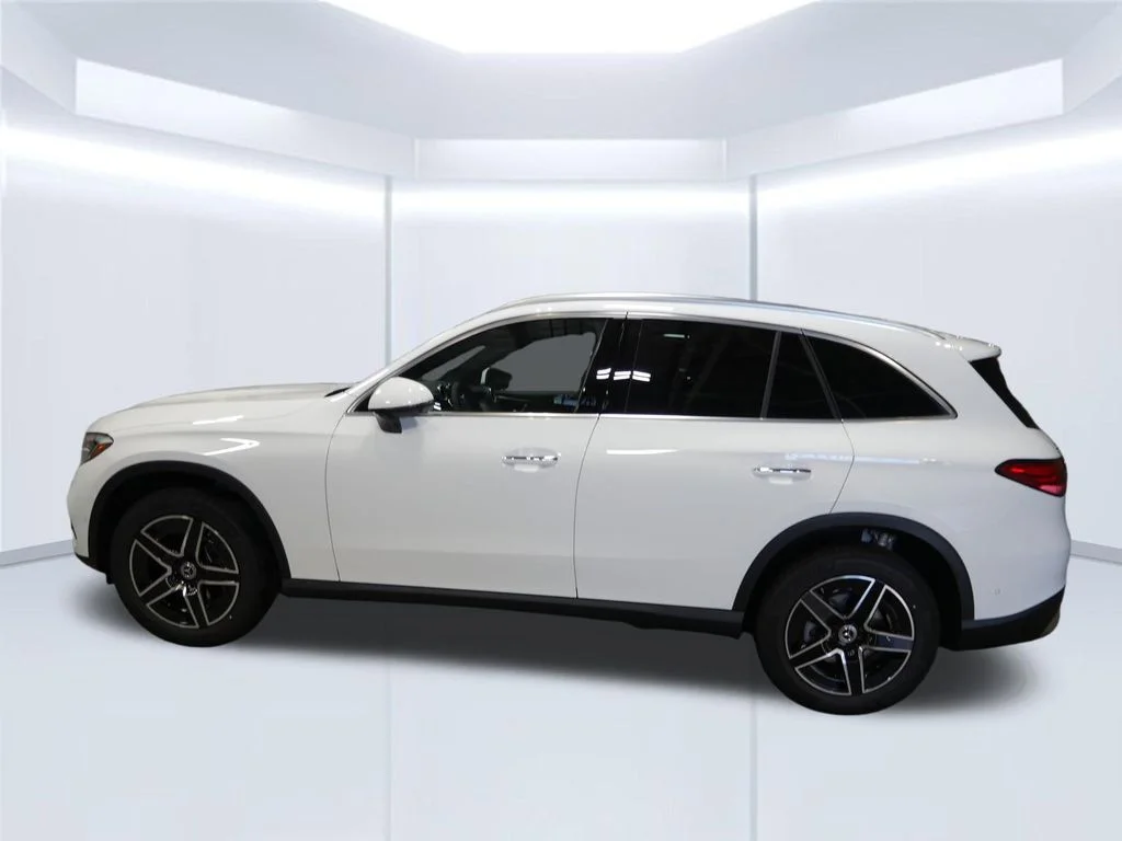 New 2026 Polar White Mercedes-Benz GLC 300 image 37